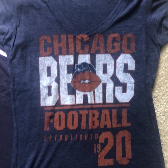 Lot of 2 Ladies large Chicago Bears tshirts - Picture 5 of 6